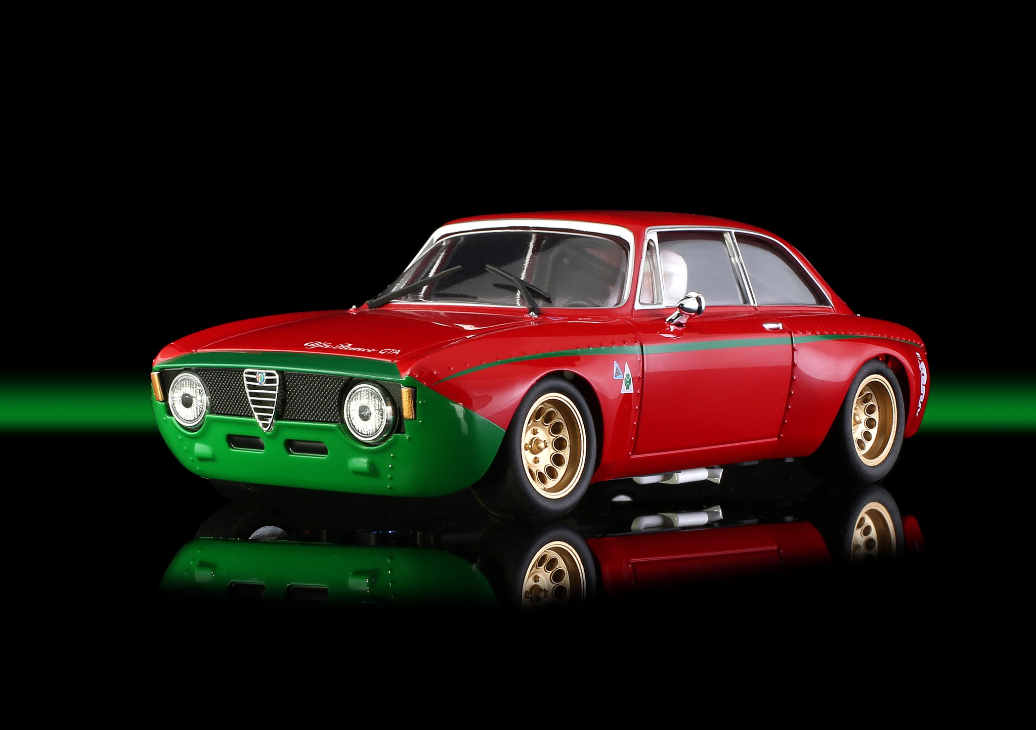 BRM142G Alfa Red and Green Club Car